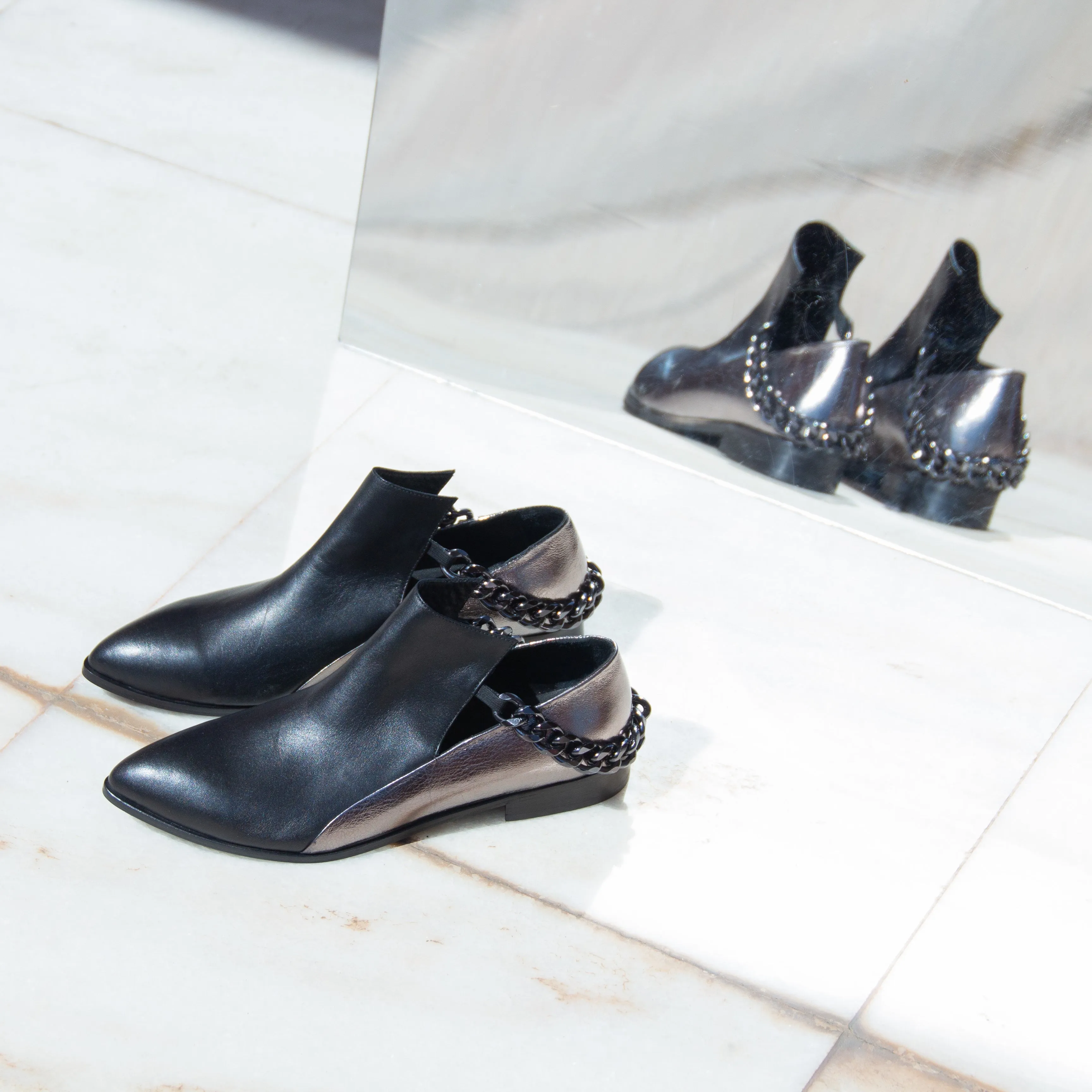 Solene black boot